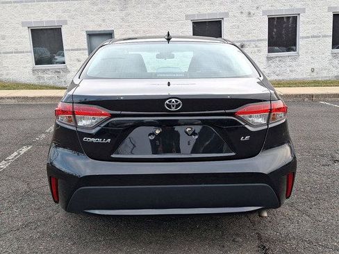 Certified 2021 Toyota Corolla LE image 24
