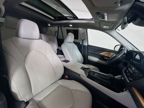 Certified 2024 Toyota Grand Highlander Limited image 31