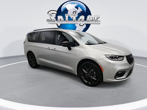 New 2026 Chrysler Pacifica Limited w/ S Appearance Package AWD/4WD image 3