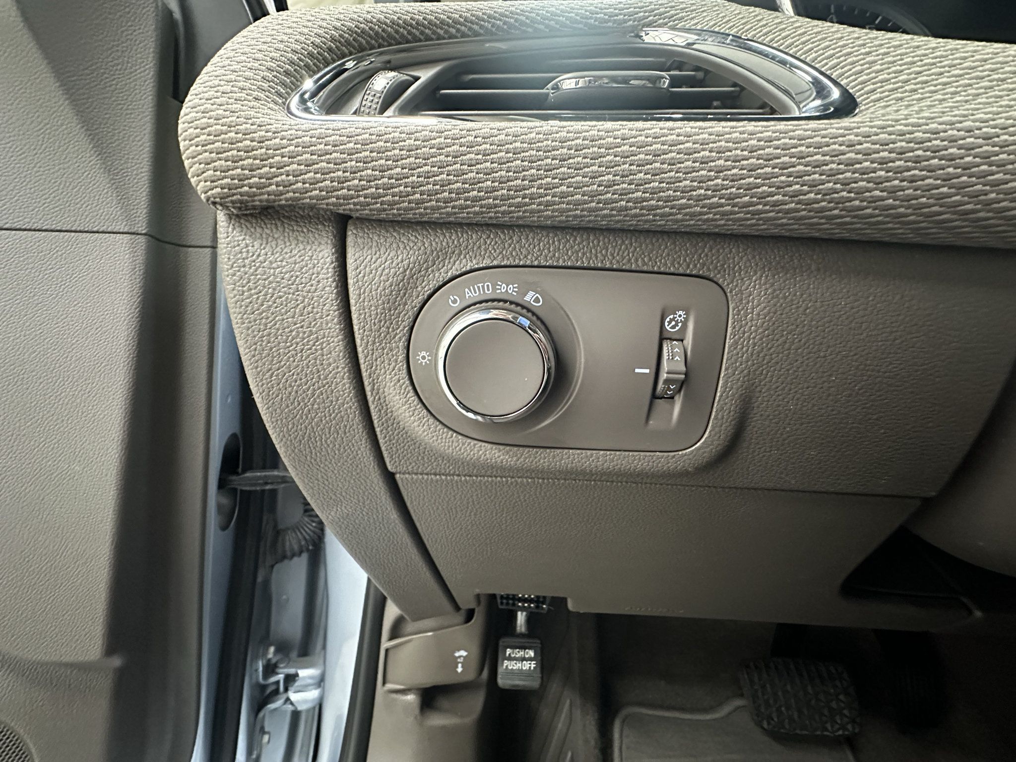 Certified 2018 Chevrolet Cruze LT w/ Convenience Package FWD image 22