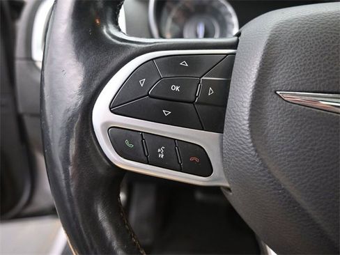 Used 2017 Chrysler 300 C image 32