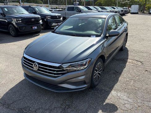 Used 2019 Volkswagen Jetta SE FWD image 1