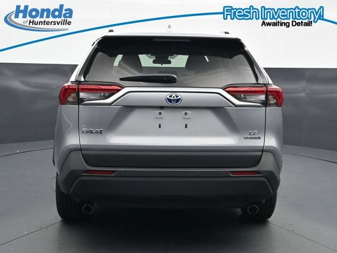 Used 2024 Toyota RAV4 LE AWD/4WD image 8