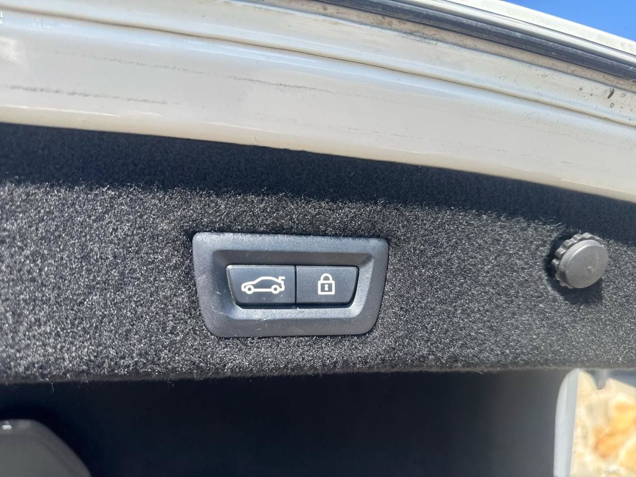 Used 2019 BMW 740i xDrive AWD/4WD image 25