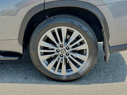 Used 2024 Toyota Highlander Platinum AWD/4WD image 15