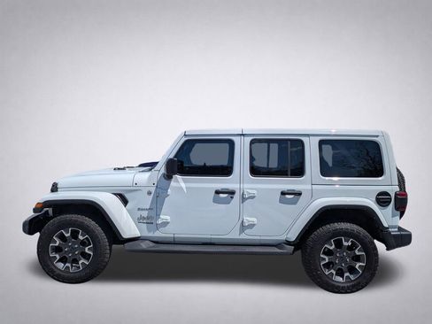 Used 2022 Jeep Wrangler Unlimited Sahara w/ LED Lighting Group AWD/4WD image 7
