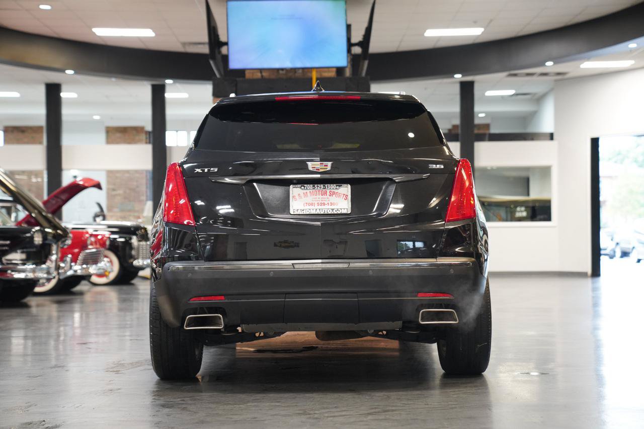 Used 2018 Cadillac XT5 Luxury w/ LPO, Black Ice Package FWD image 14