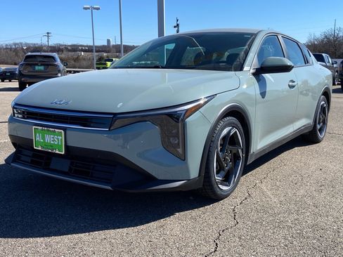 Used 2025 Kia K4 EX image 14