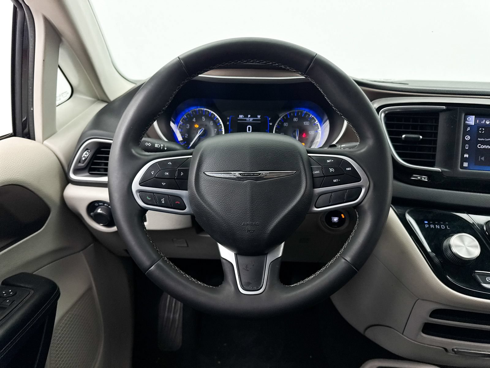 Used 2023 Chrysler Voyager LX FWD image 31
