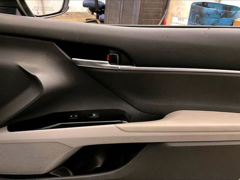 Used 2020 Toyota Camry LE image 23