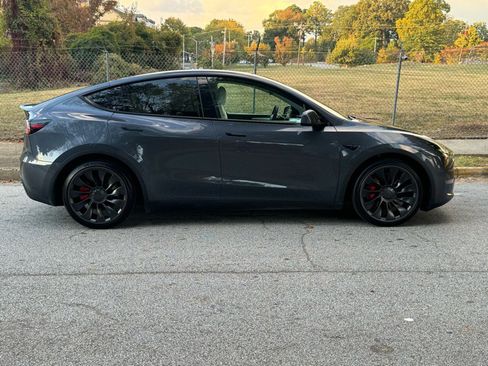 Used 2022 Tesla Model Y Performance image 7
