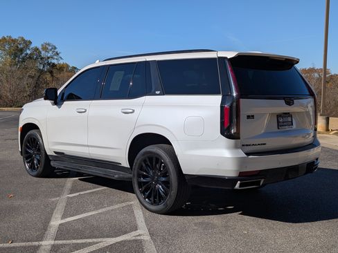 Used 2023 Cadillac Escalade Premium Luxury image 7