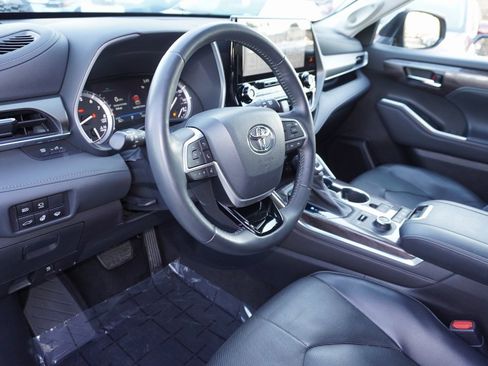 Certified 2022 Toyota Highlander Limited image 13
