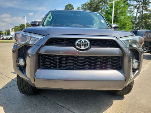 Used 2018 Toyota 4Runner SR5 RWD image 4