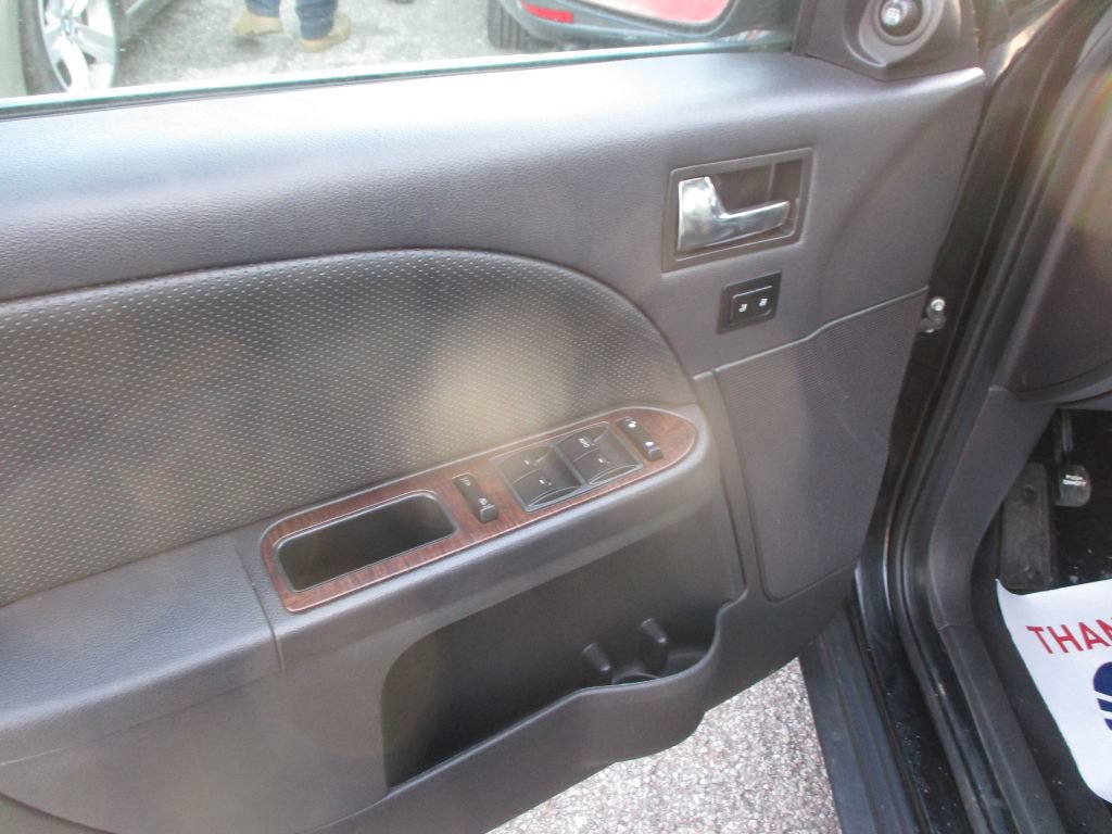 Used 2009 Ford Taurus Limited AWD/4WD image 11