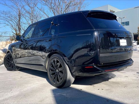 Used 2023 Land Rover Range Rover Long Wheelbase SE image 3