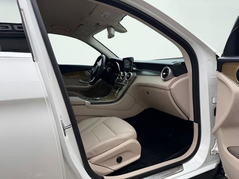 Used 2018 Mercedes-Benz GLC 350e 4MATIC image 34
