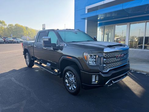 Used 2022 GMC Sierra 3500 Denali w/ Denali Ultimate Package AWD/4WD image 3