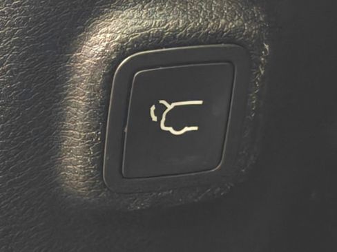 Used 2020 Jeep Cherokee Limited image 30