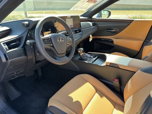 New 2025 Lexus ES 350 w/ Premium Package image 16