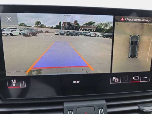 Used 2023 Audi SQ5 Prestige image 23