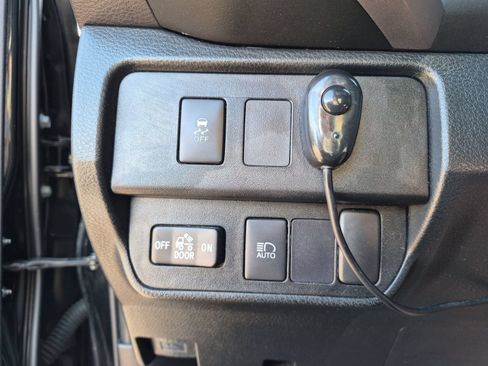 Used 2021 Toyota Tacoma SR5 AWD/4WD image 16