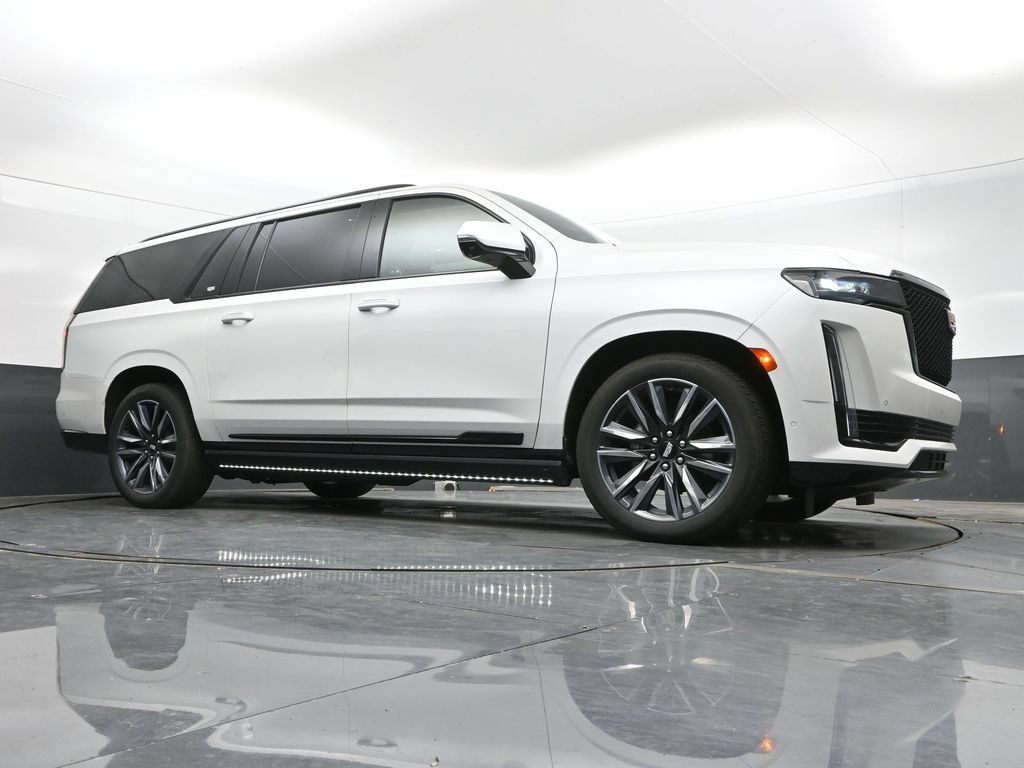 Used 2024 Cadillac Escalade ESV Sport Platinum w/ Heavy-Duty Trailer Package AWD/4WD image 24