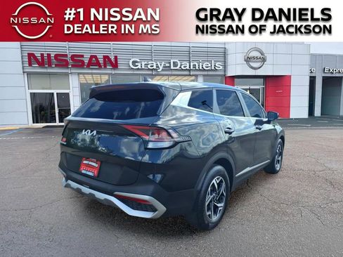 Used 2023 Kia Sportage LX FWD image 7