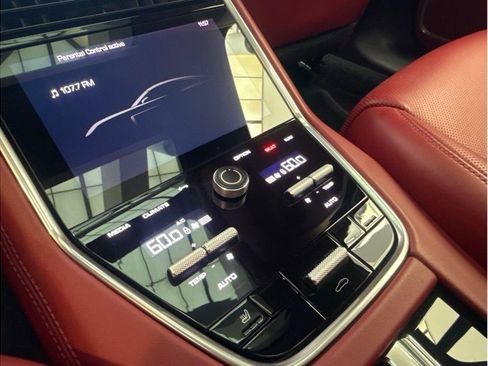 Used 2021 Porsche Panamera image 29