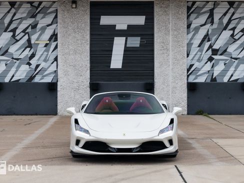 Used 2021 Ferrari F8 Tributo image 3