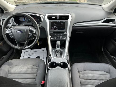 Used 2016 Ford Fusion SE FWD image 16
