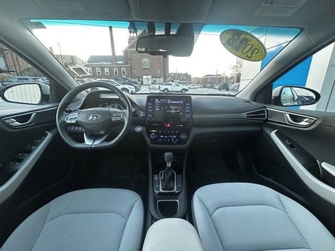 Used 2022 Hyundai Ioniq SE image 21
