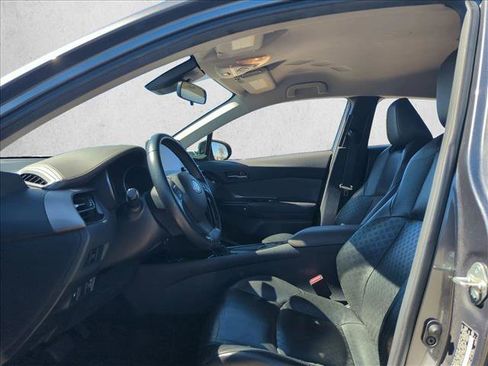 Used 2020 Toyota C-HR Limited image 12