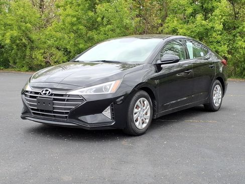 Used 2019 Hyundai Elantra SE w/ Cargo Package FWD image 3