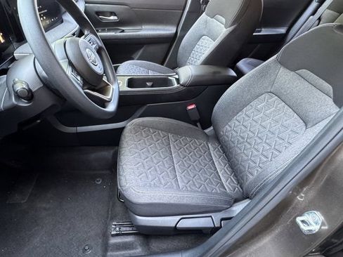 Used 2025 Nissan Kicks SV AWD/4WD image 32