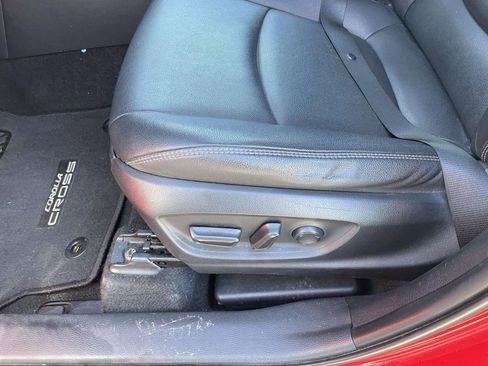 Used 2023 Toyota Corolla Cross XLE image 28