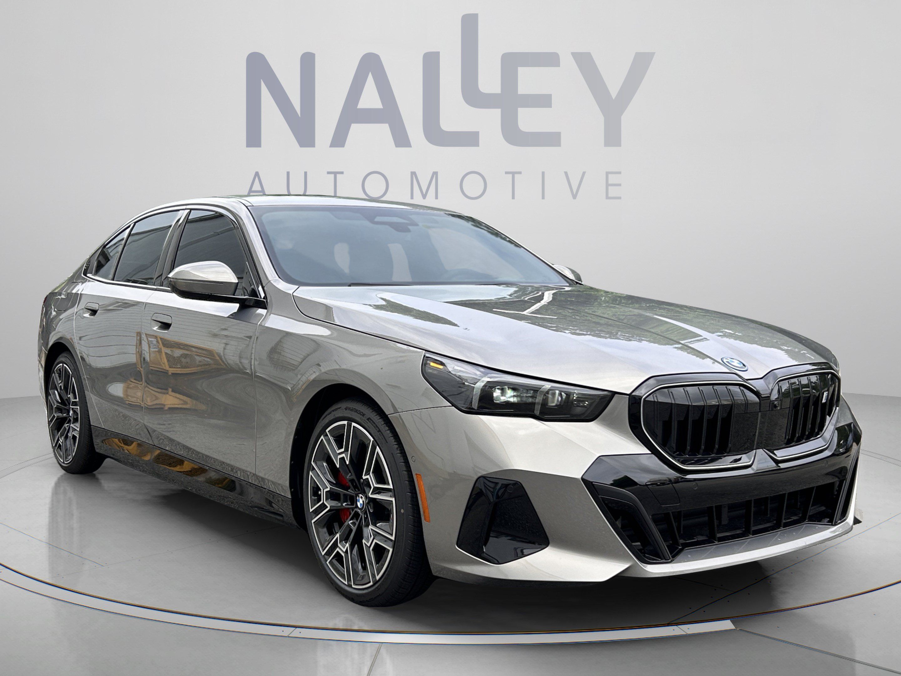 Used 2027 BMW i5 eDrive40 w/ M Sport Package RWD image 5