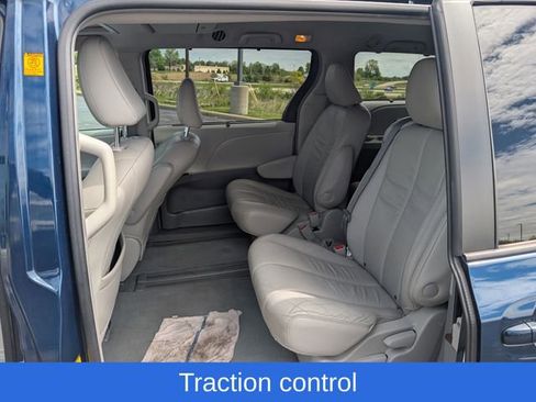 Used 2011 Toyota Sienna XLE w/ Entertainment Pkg FWD image 10
