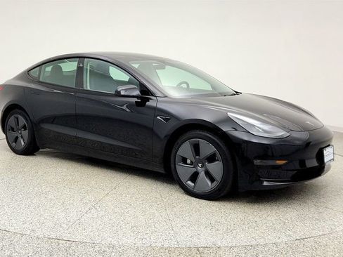 Used 2023 Tesla Model 3 Standard Range image 3