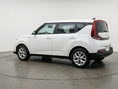 Used 2025 Kia Soul LX w/ LX Technology Package FWD image 6