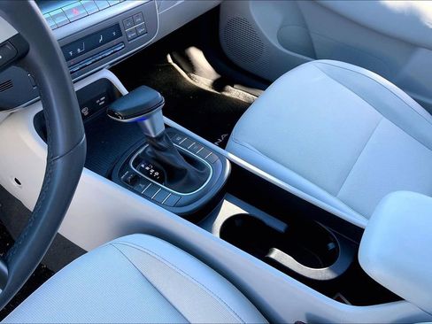 Used 2024 Hyundai Kona SEL image 13