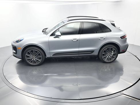 Certified 2026 Porsche Macan AWD/4WD image 34