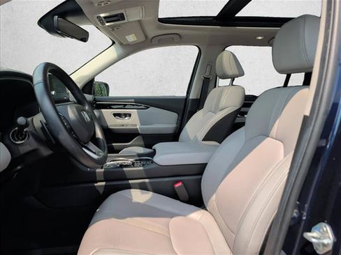 Used 2024 Honda Pilot Touring image 12