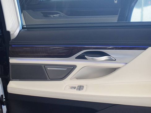 Used 2017 BMW 740i RWD image 60