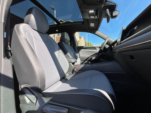 New 2025 Volkswagen Tiguan SE R-Line image 11