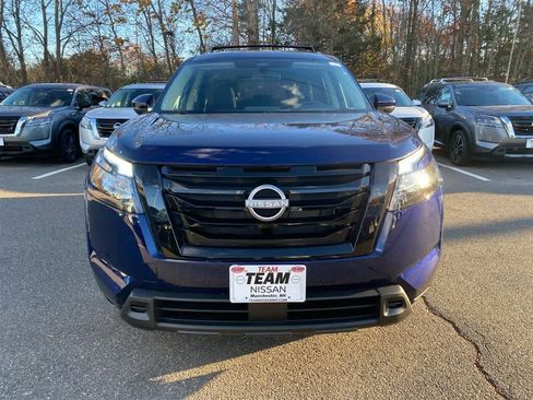 New 2025 Nissan Pathfinder SV image 2