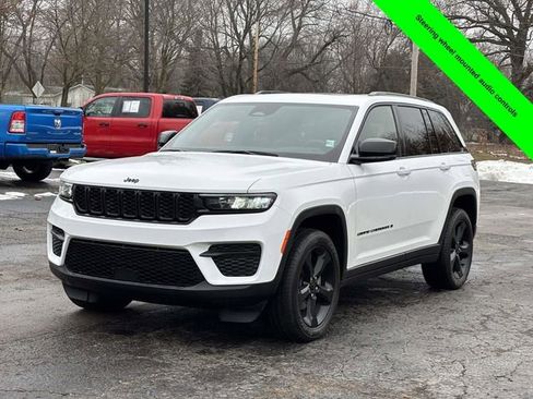 Used 2023 Jeep Grand Cherokee Altitude image 31