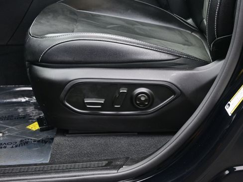 Used 2023 Jeep Grand Cherokee Altitude image 12