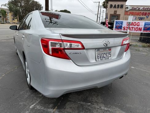 Used 2012 Toyota Camry SE FWD image 11
