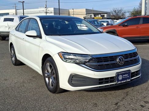 Certified 2023 Volkswagen Jetta SE w/ Panoramic Sunroof Package image 2